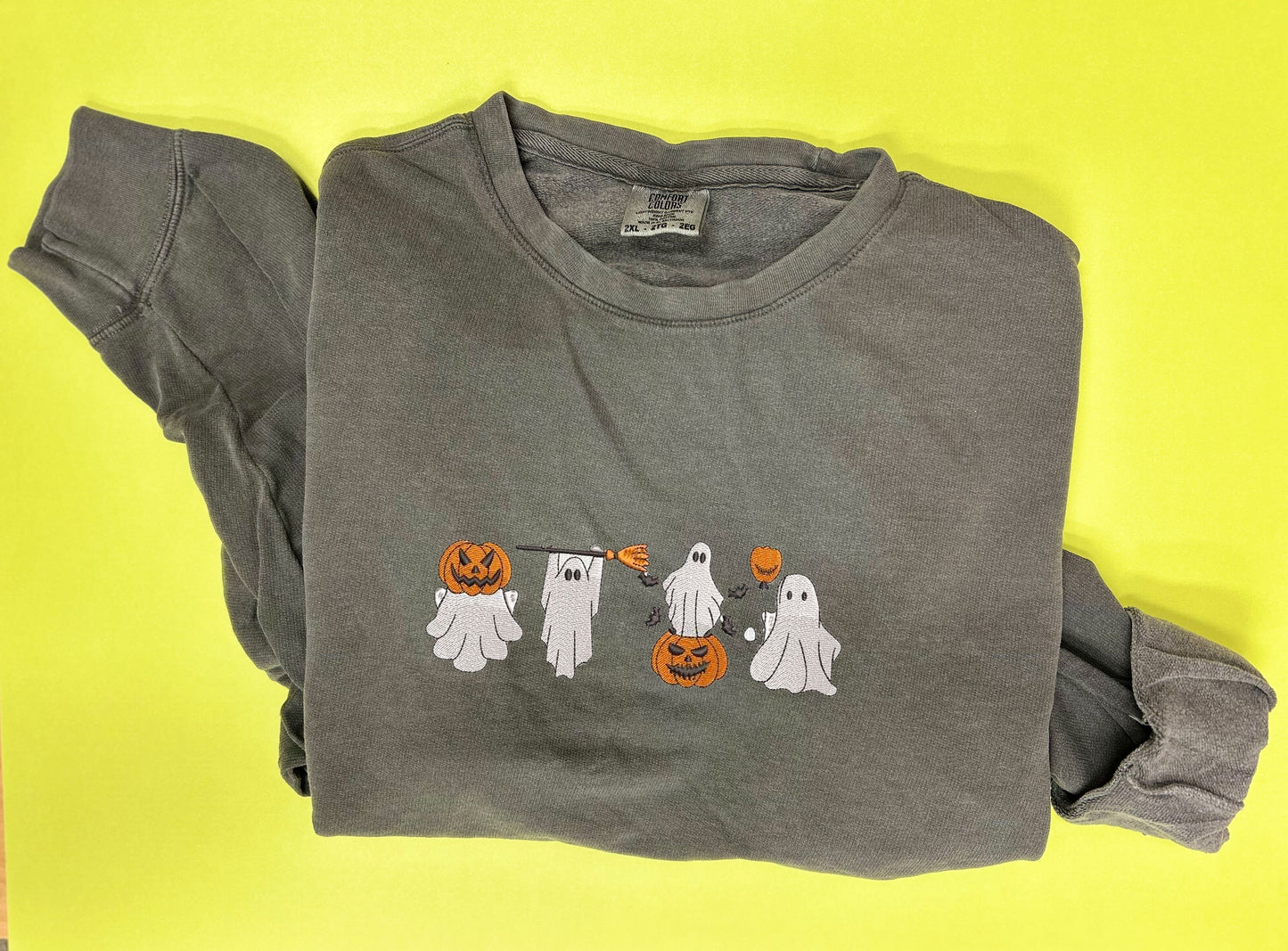 Embroidered Ghosts & Pumpkins Sweatshirt – Halloween Crewneck