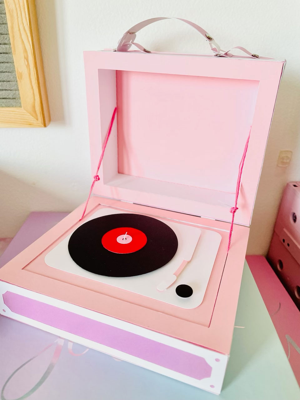 3D Vintage Record Player Favor - Make your next event a memorable one.