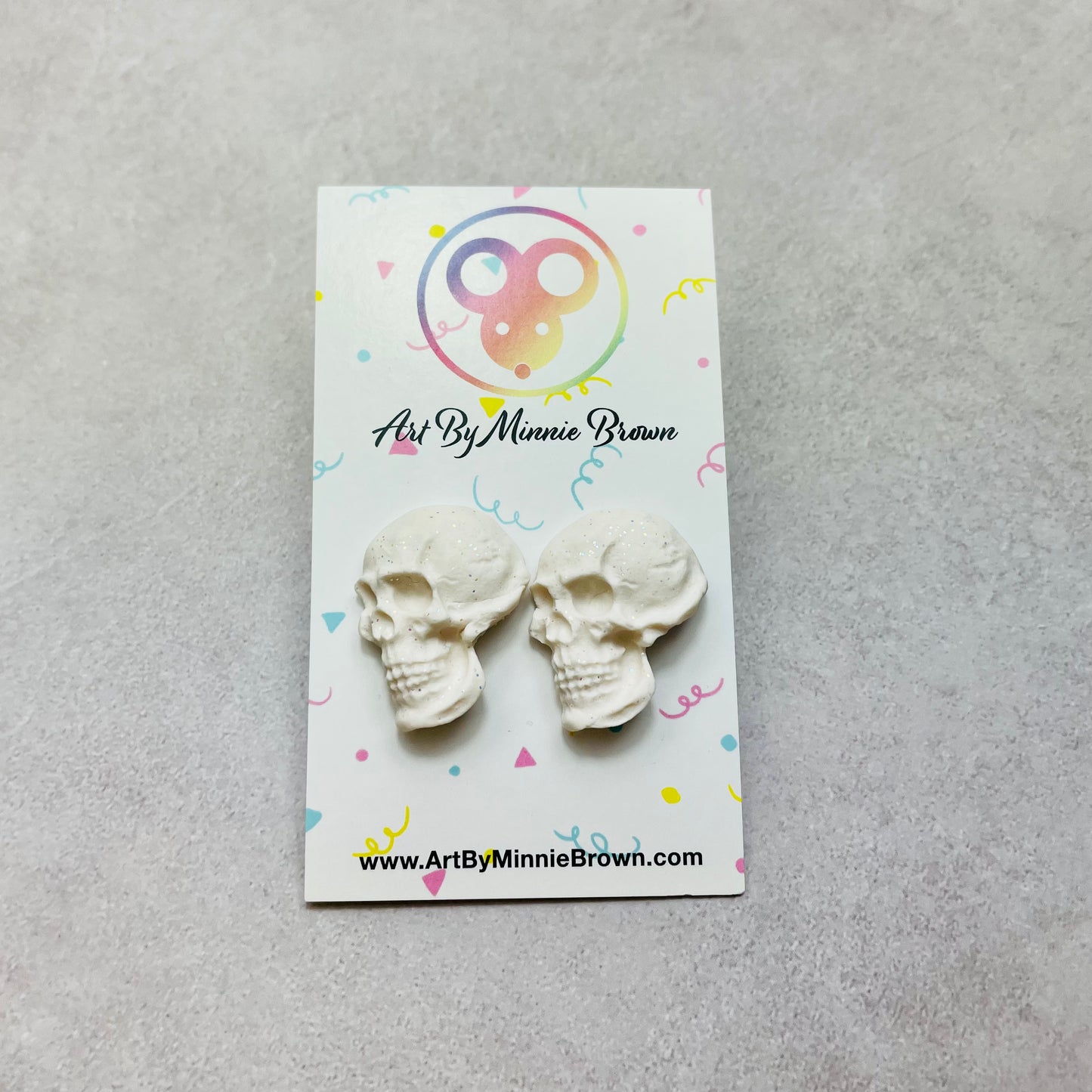 XXL Glitter White Skull Stud Earrings - The perfect accessory for Halloween.