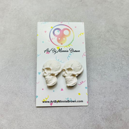 XXL Glitter White Skull Stud Earrings - The perfect accessory for Halloween.